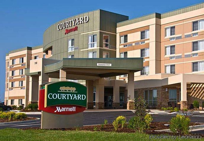 Courtyard By Marriott Salisbury Hotel Exterior foto