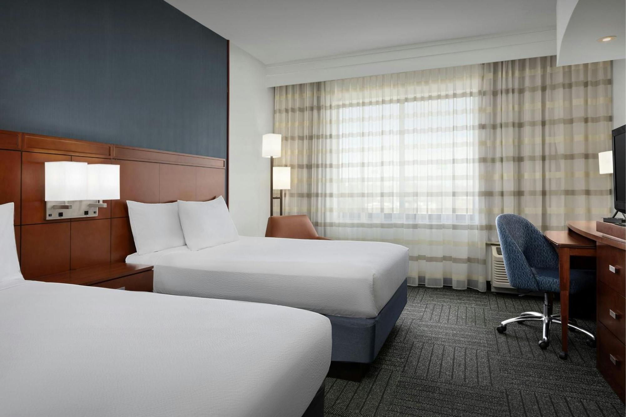 Courtyard By Marriott Salisbury Hotel Exterior foto