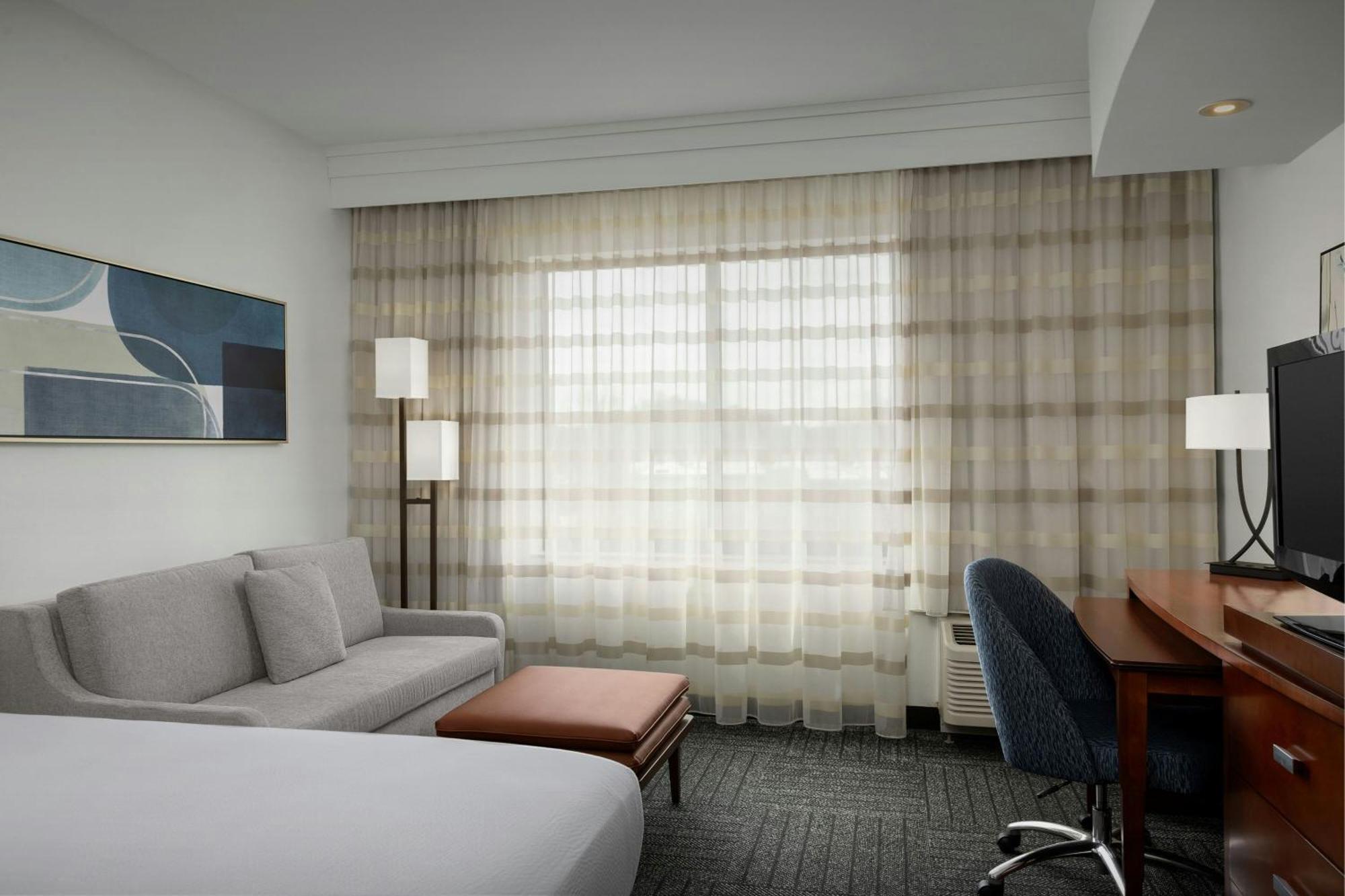Courtyard By Marriott Salisbury Hotel Exterior foto