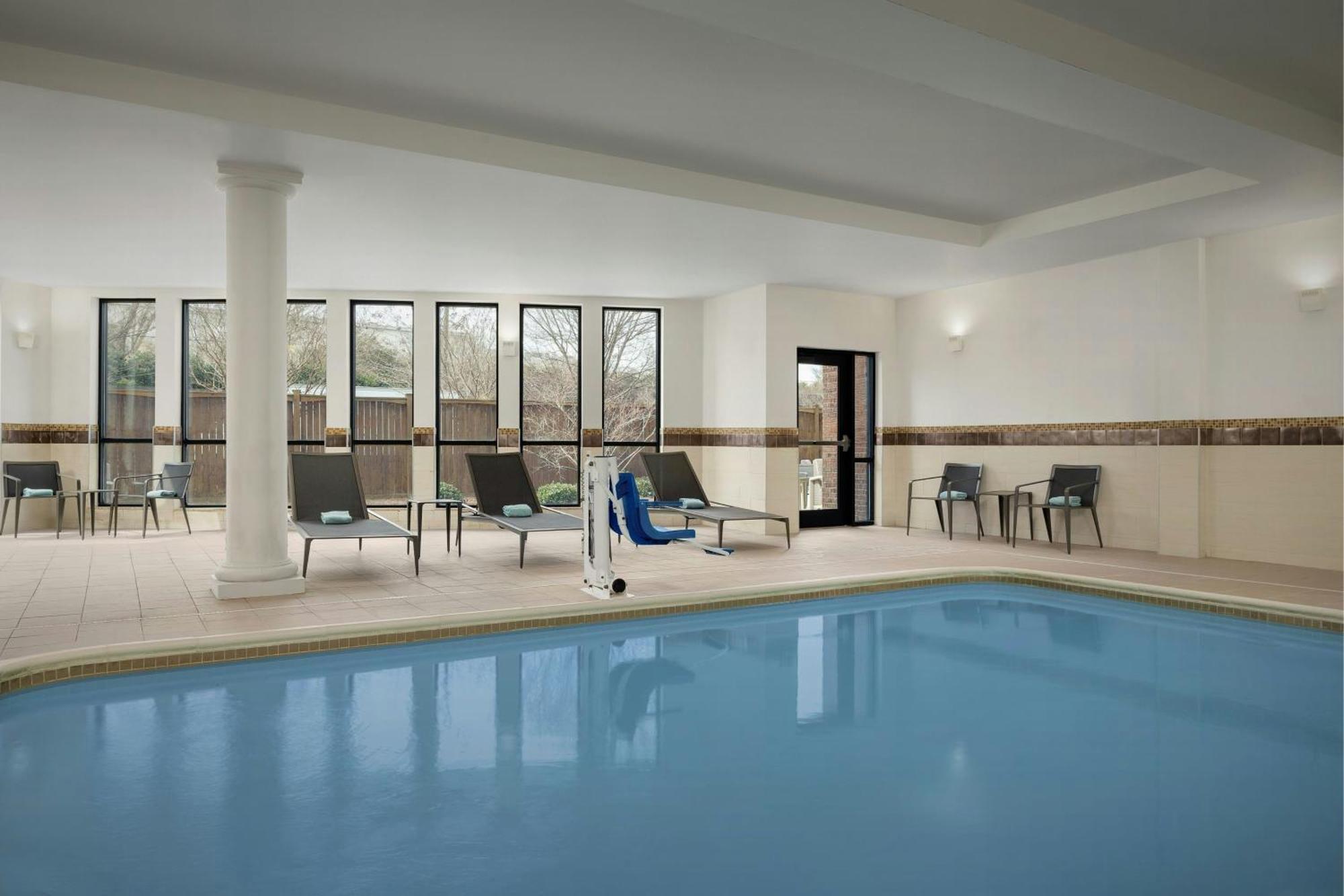 Courtyard By Marriott Salisbury Hotel Exterior foto