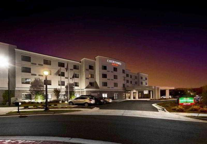 Courtyard By Marriott Salisbury Hotel Exterior foto